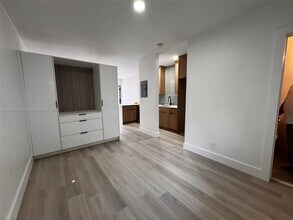 115 Salamanca Ave in Coral Gables, FL - Building Photo - Building Photo