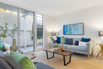 811 York St, Unit 131 in Oakland, CA - Foto de edificio - Building Photo