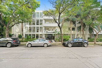 8430 De Longpre in West Hollywood, CA - Foto de edificio - Building Photo