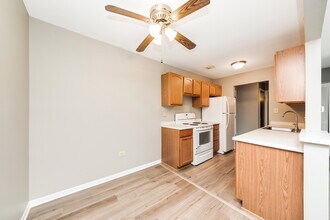 7413 Brookdale Dr in Darien, IL - Building Photo - Building Photo