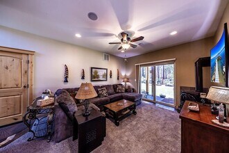 607 Pyramid Ct in South Lake Tahoe, CA - Building Photo - Building Photo