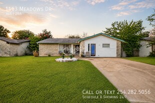 1413 Meadows Dr in Round Rock, TX - Building Photo