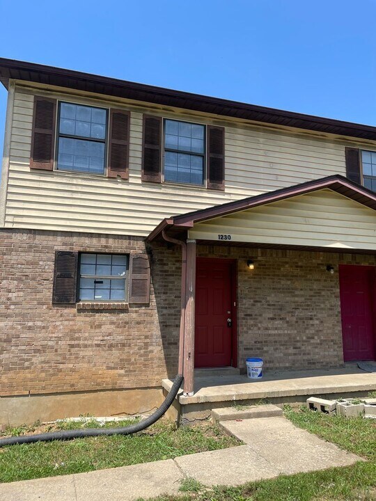 1230 Clear Ridge Ln in Radcliff, KY - Building Photo