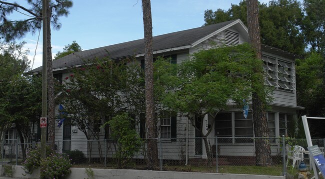 Yellow House in Gainesville, FL - Building Photo - Building Photo