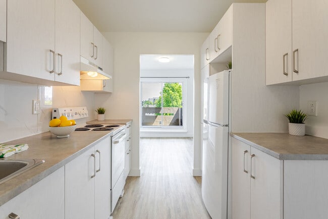 2705 Modugno in Montréal, QC - Building Photo - Building Photo