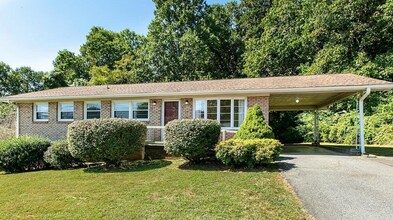 42 N Pershing Rd in Asheville, NC - Building Photo - Building Photo