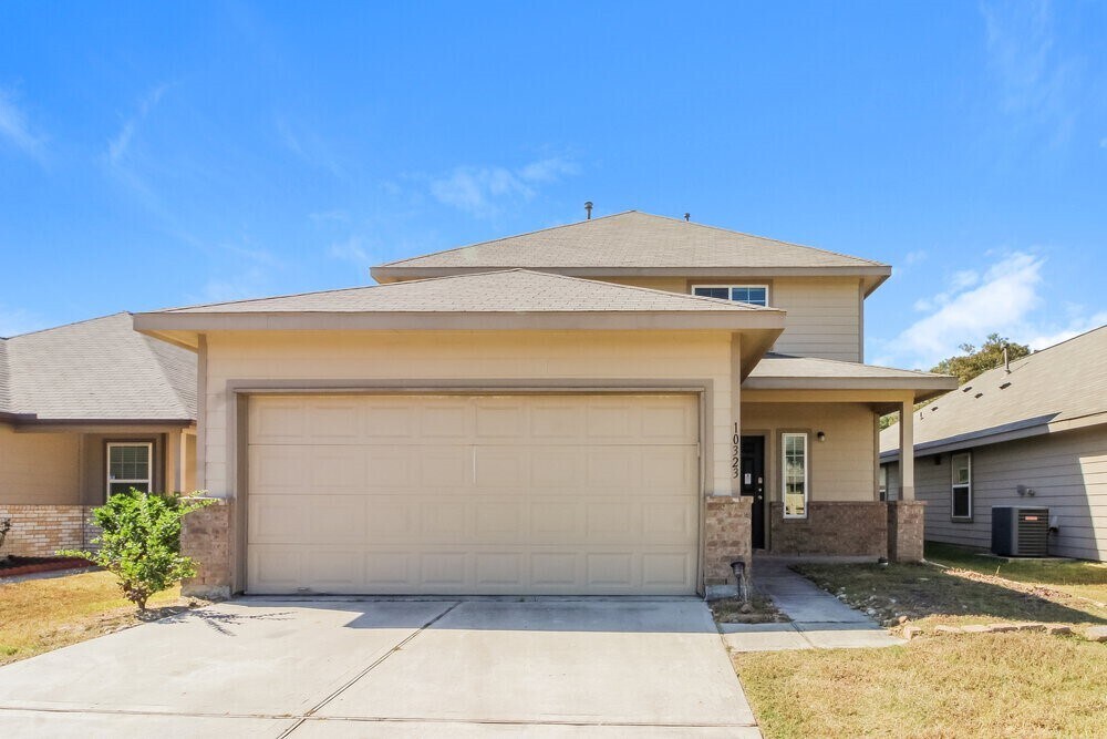 10323 Leafy Autumn Path in Houston, TX - Building Photo