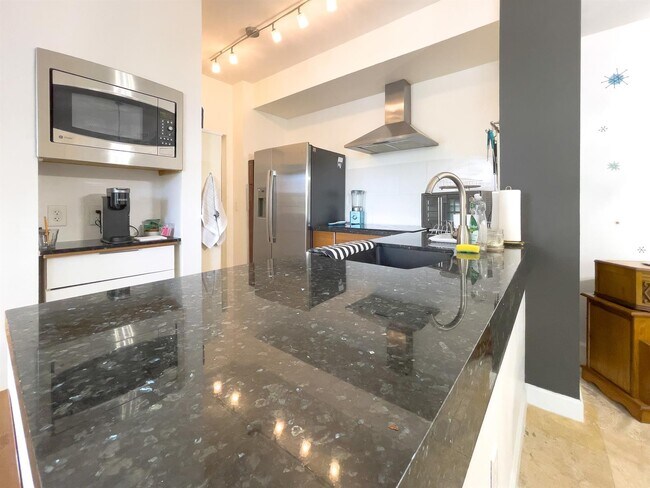 1900 Van Buren St, Unit 118B in Hollywood, FL - Building Photo - Building Photo