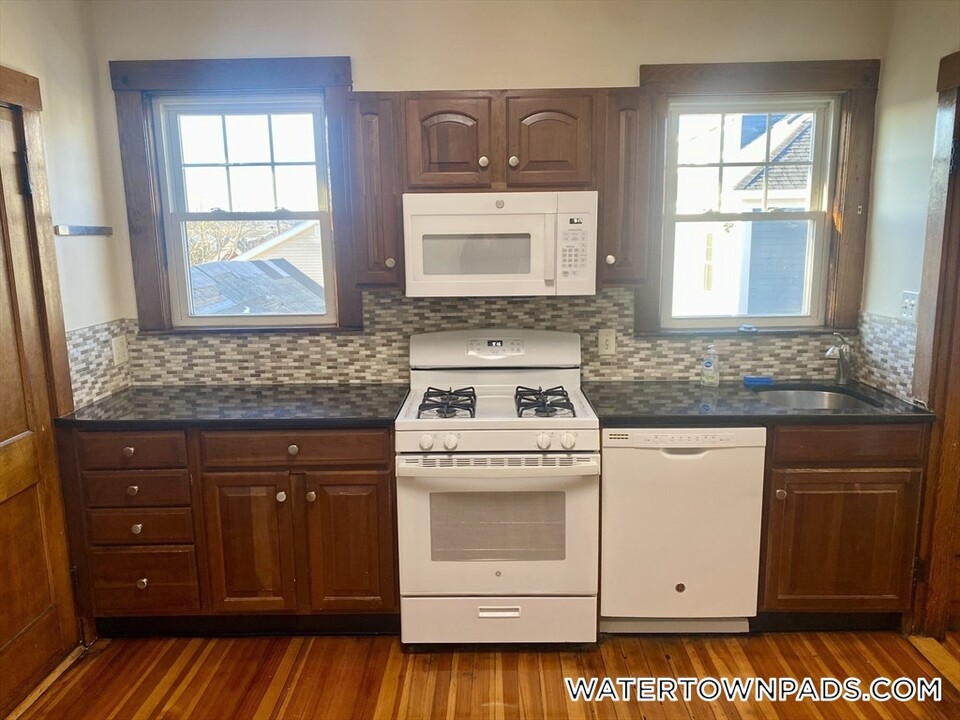 39 Pearl St-Unit -2 in Watertown, MA - Foto de edificio