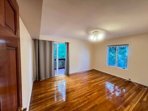 40 Blueberry Ln, Unit Gorgeous 3b2b Huge Deck in Staten Island, NY - Building Photo - Building Photo