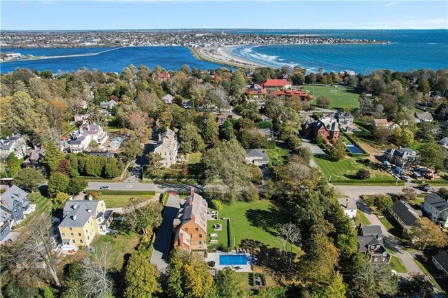 7 Red Cross Ave in Newport, RI - Building Photo - Building Photo