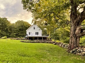 15 N Brook St in Hampton, CT - Building Photo - Building Photo