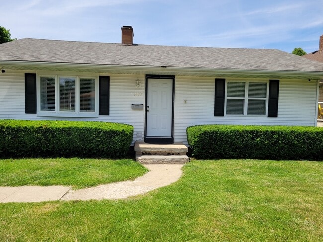 property at 1467 Creve Coeur St