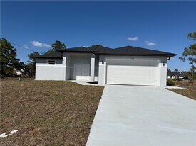 1115 Cove St E in Lehigh Acres, FL - Building Photo
