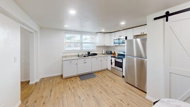 523 Frances Ter in Daytona Beach, FL - Building Photo - Building Photo