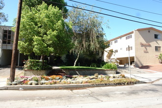 14926 Dickens St in Sherman Oaks, CA - Building Photo - Building Photo