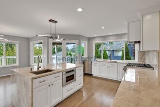 11815 106th Ave NE in Kirkland, WA - Building Photo - Building Photo