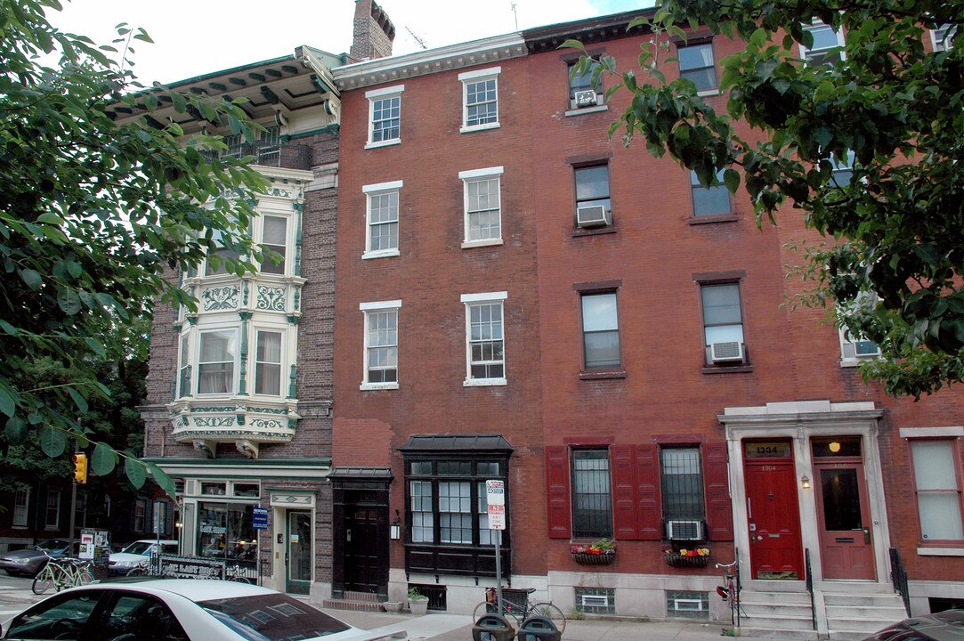 1302 Pine St in Philadelphia, PA - Building Photo