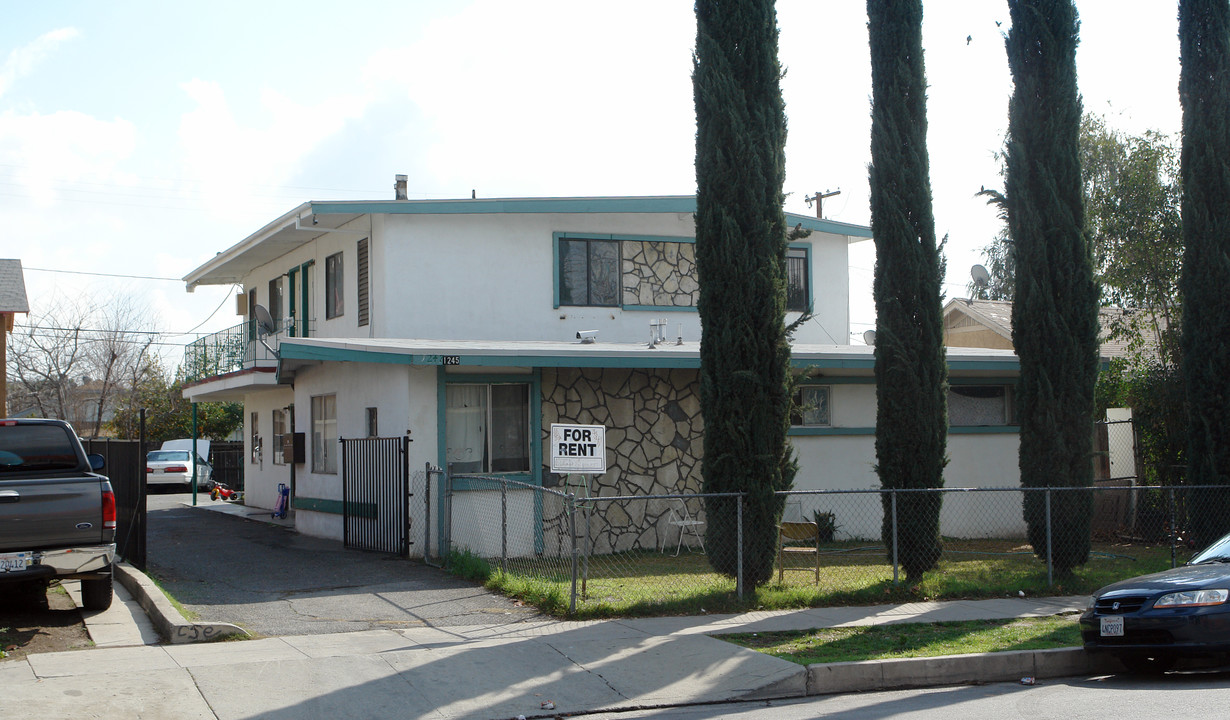 1245 N G St in San Bernardino, CA - Foto de edificio