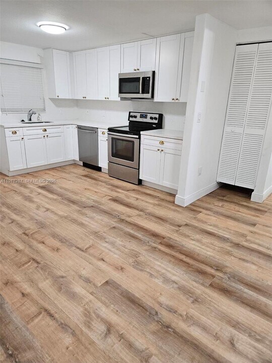 2641 SW 31st Ave in Miami, FL - Building Photo