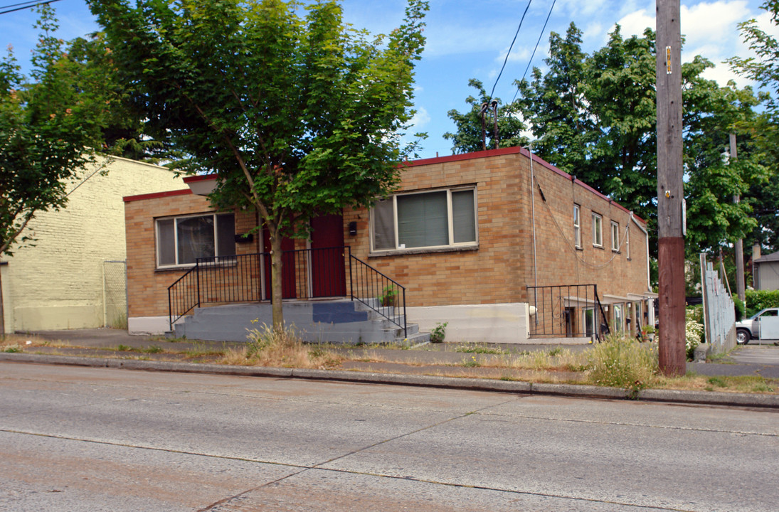 6714 15th Ave NW in Seattle, WA - Foto de edificio