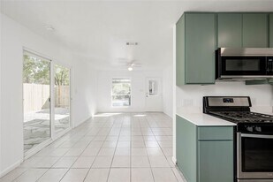 3304 Dolphin Cove in Austin, TX - Building Photo