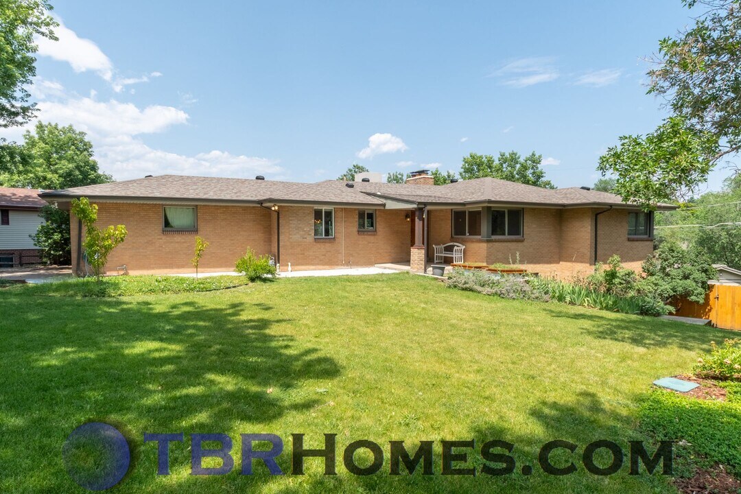8635 W Tennessee Pl in Lakewood, CO - Building Photo
