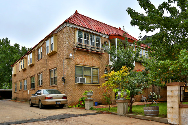 3412-3500 N Robinson in Oklahoma City, OK - Foto de edificio - Building Photo