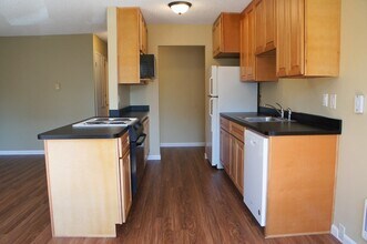 3705 SE 35th Pl in Portland, OR - Building Photo - Building Photo