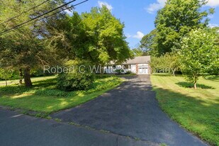 851 Ward Ln in Cheshire, CT - Building Photo