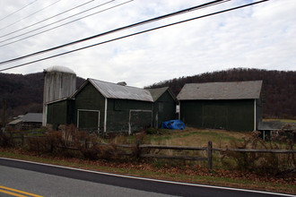 327 S Amenia Rd in Amenia, NY - Foto de edificio - Building Photo