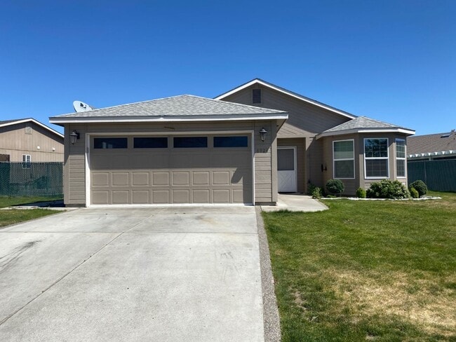 property at 8924 W Bonnie Ave