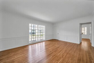 1646 N Sierra Bonita Ave in Los Angeles, CA - Foto de edificio - Building Photo