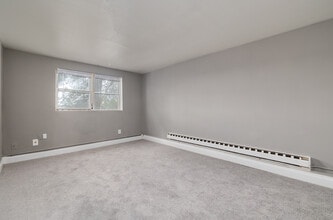 Mayfair Garden Apartments in Philadelphia, PA - Foto de edificio - Interior Photo