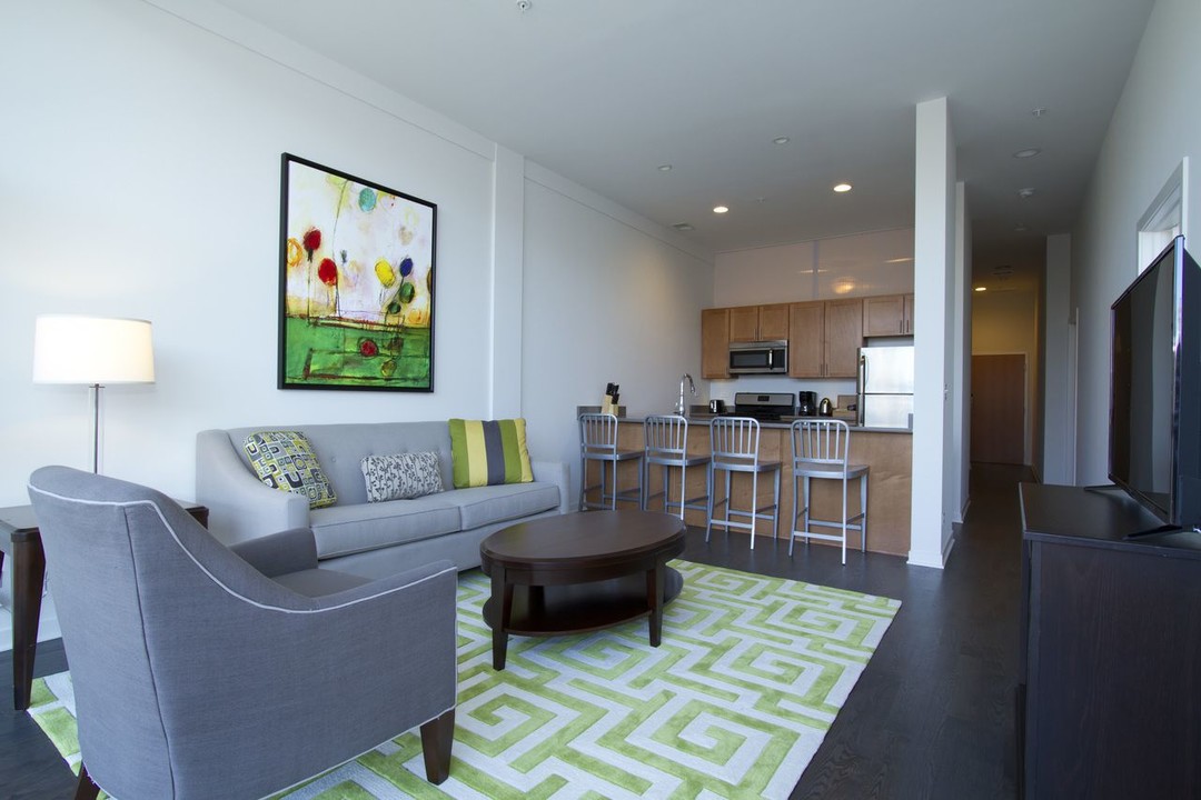1540 W Fullerton Ave, Unit 305 in Chicago, IL - Building Photo