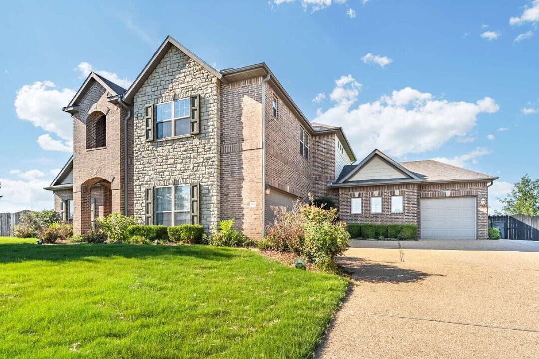 2544 Brookwater Ln in Fayetteville, AR - Foto de edificio