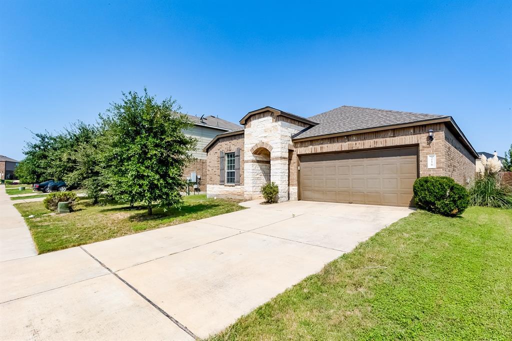 216 Golden Butterfly Dr in Leander, TX - Building Photo