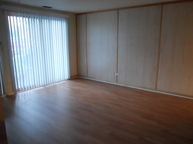 2200 Morningside Cir in Carpentersville, IL - Building Photo - Building Photo