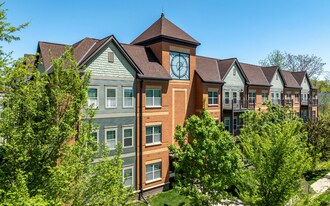 Oak Hill Apartments in Cedar Rapids, IA - Building Photo
