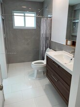 4411 W Broward Blvd in Plantation, FL - Building Photo - Building Photo