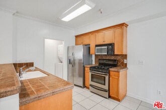 2335 S Bentley Ave in Los Angeles, CA - Building Photo - Building Photo