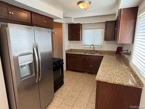 1605 E Greig Ave in Madison Heights, MI - Building Photo - Building Photo