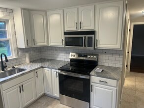 40 Main St in Wethersfield, CT - Foto de edificio - Building Photo