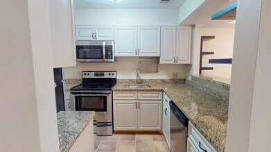 10823 Hampton Mill Terrace in North Bethesda, MD - Building Photo - Building Photo