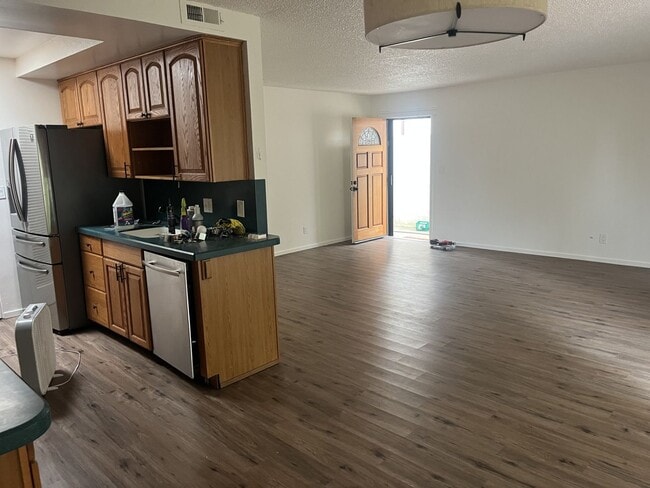 1184 Oceanaire Dr in San Luis Obispo, CA - Foto de edificio - Building Photo