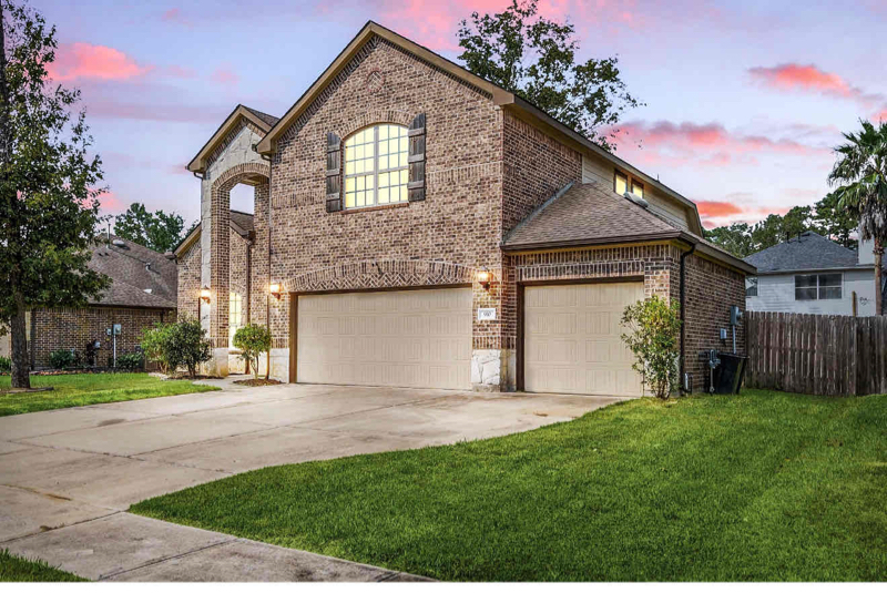 910 S Chamfer Way in Crosby, TX - Building Photo