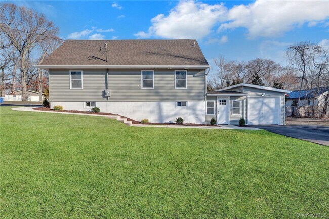 37 Gould Rd in Centereach, NY - Building Photo - Building Photo