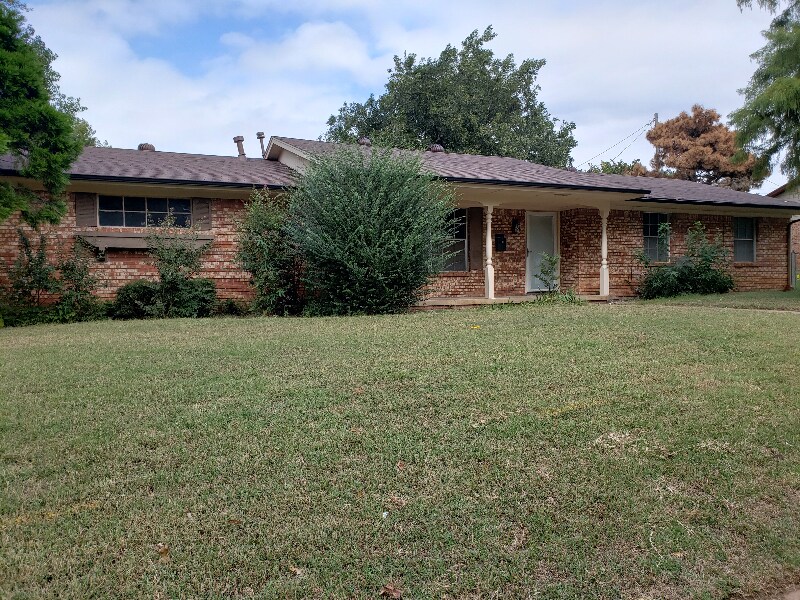 1129 W Havenwood Dr in Midwest City, OK - Building Photo