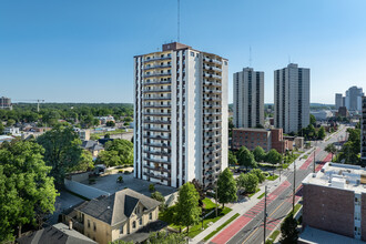 Kingswell Towers in London, ON - Building Photo - Building Photo