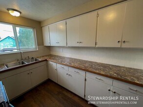 1859 W 12th Ave in Eugene, OR - Building Photo - Building Photo